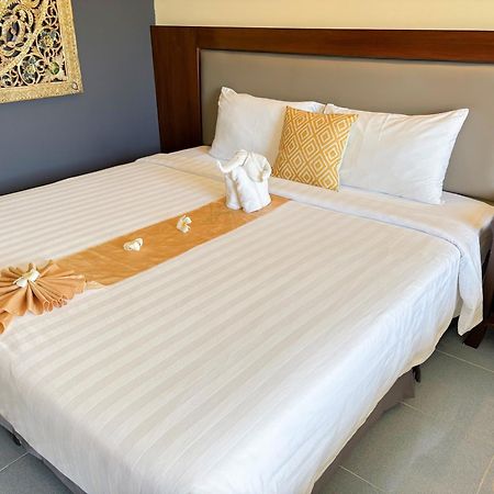 Blue Beach Grand Resort And Spa In Chalong Phuket By Dayuu Ban Saiyuan Esterno foto