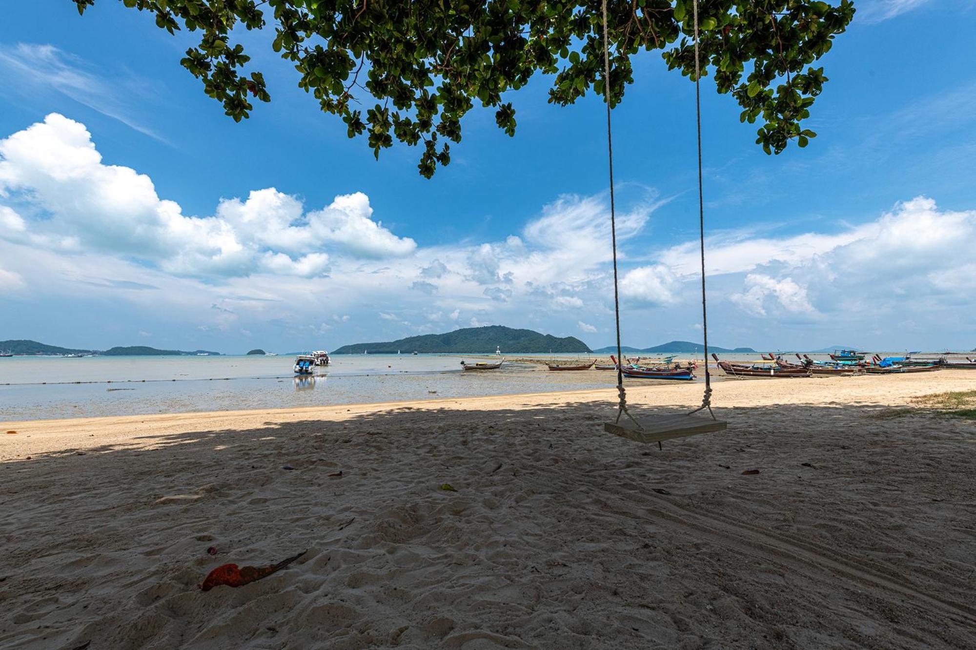 Blue Beach Grand Resort And Spa In Chalong Phuket By Dayuu Ban Saiyuan Esterno foto