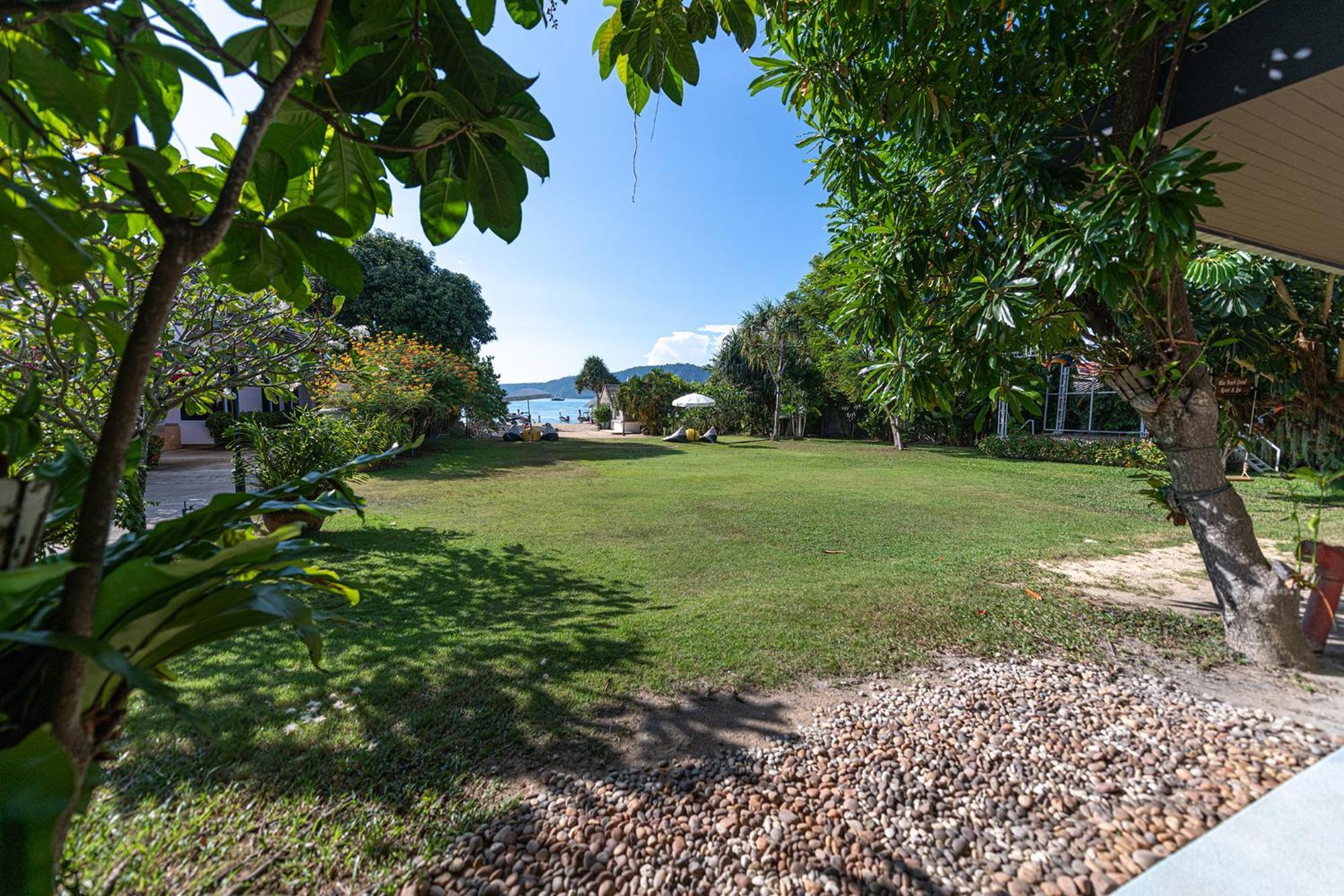 Blue Beach Grand Resort And Spa In Chalong Phuket By Dayuu Ban Saiyuan Esterno foto