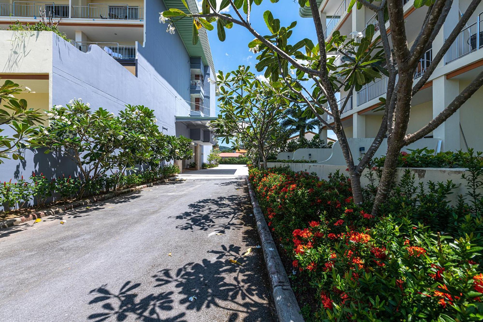 Blue Beach Grand Resort And Spa In Chalong Phuket By Dayuu Ban Saiyuan Esterno foto