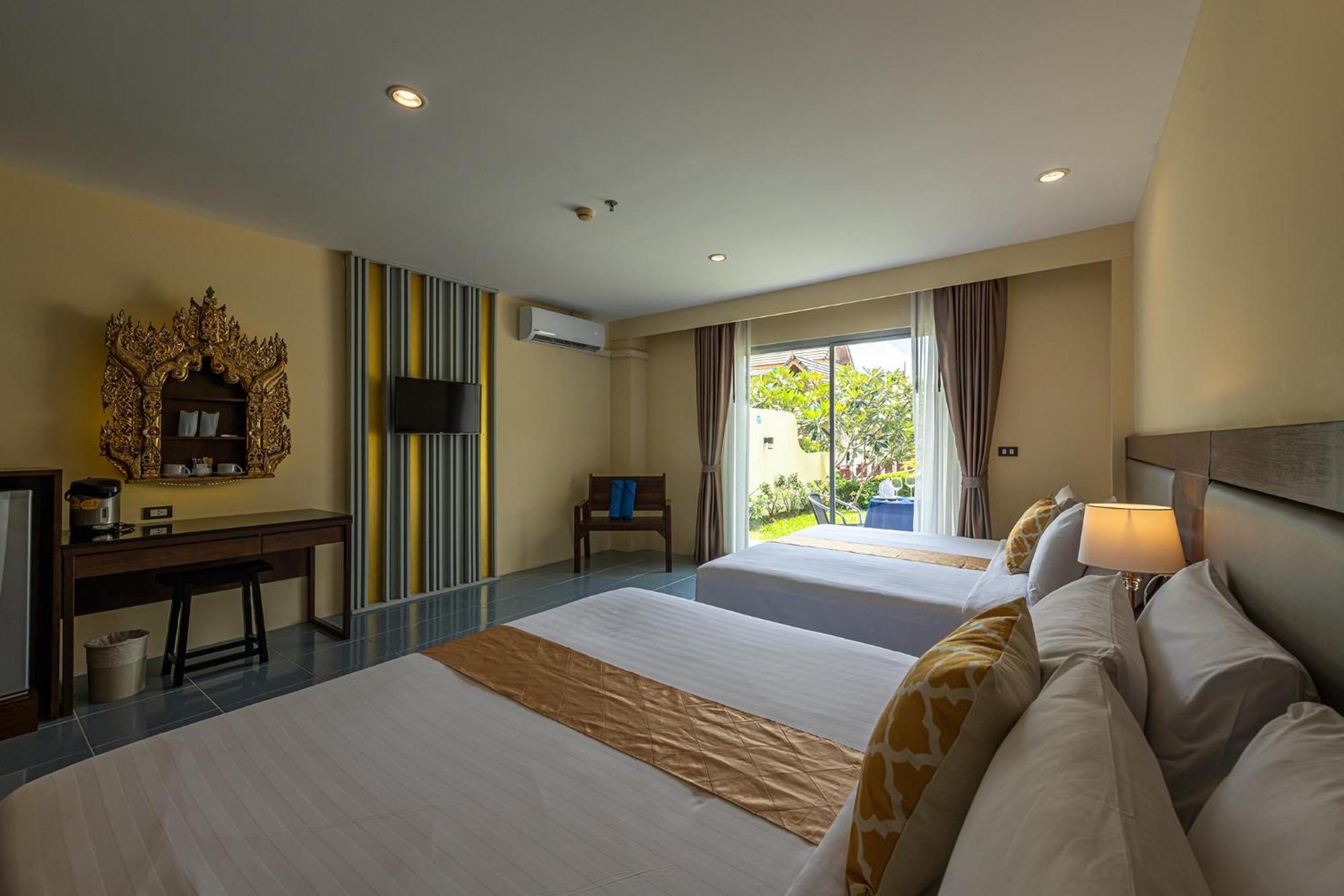 Blue Beach Grand Resort And Spa In Chalong Phuket By Dayuu Ban Saiyuan Esterno foto