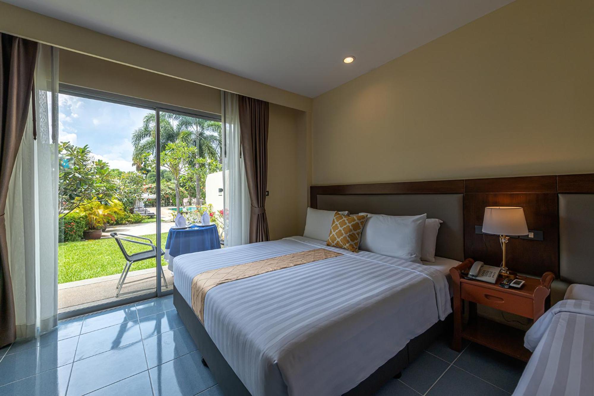 Blue Beach Grand Resort And Spa In Chalong Phuket By Dayuu Ban Saiyuan Esterno foto