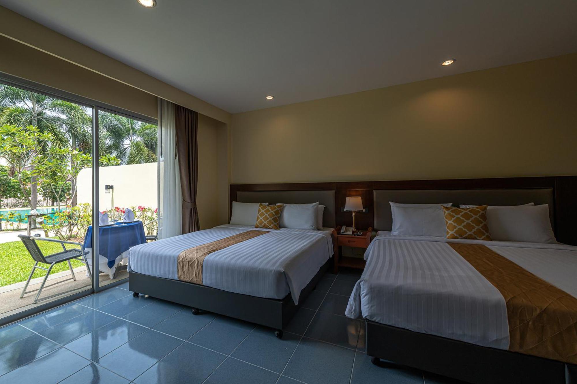 Blue Beach Grand Resort And Spa In Chalong Phuket By Dayuu Ban Saiyuan Esterno foto