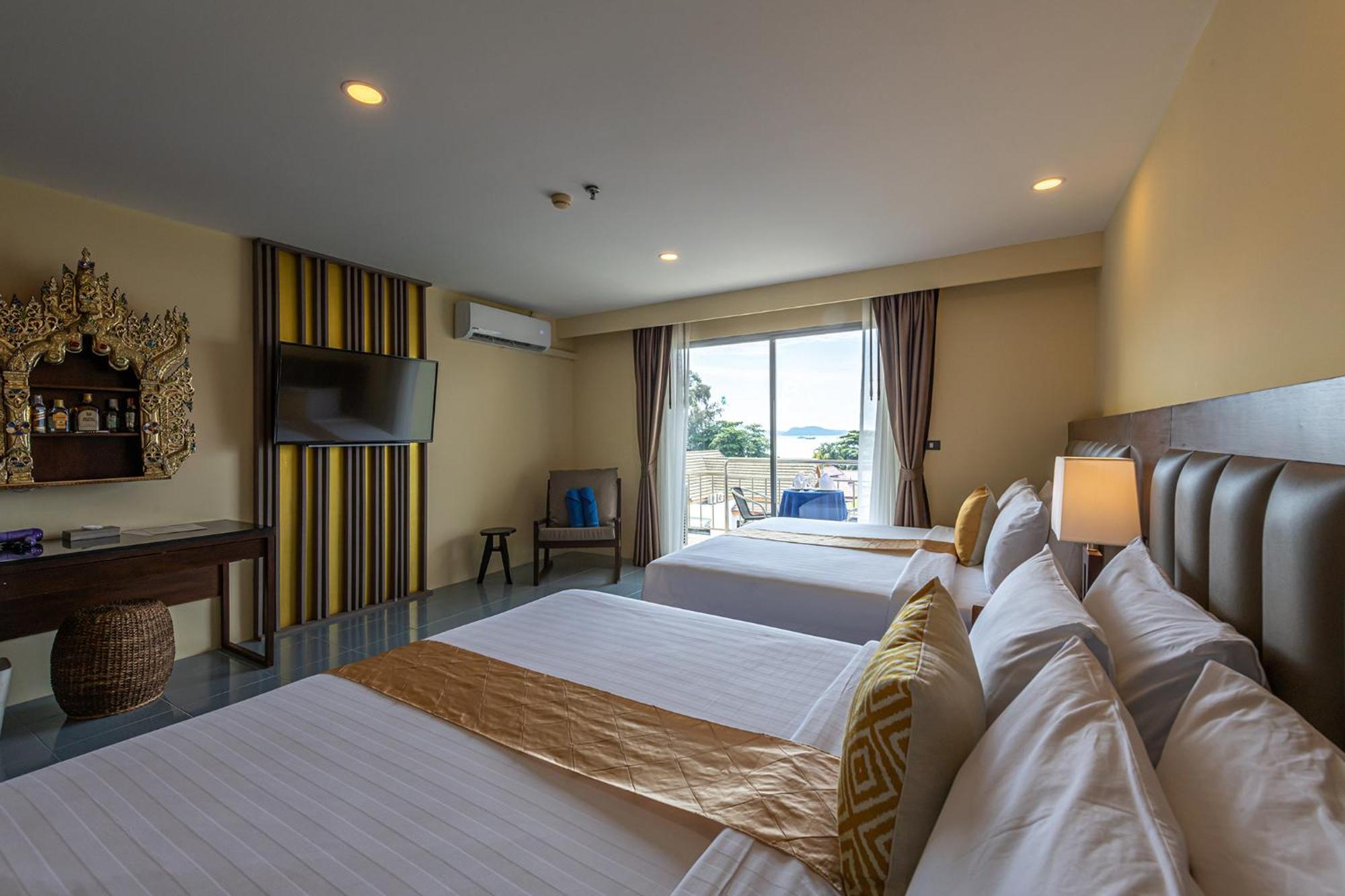 Blue Beach Grand Resort And Spa In Chalong Phuket By Dayuu Ban Saiyuan Esterno foto