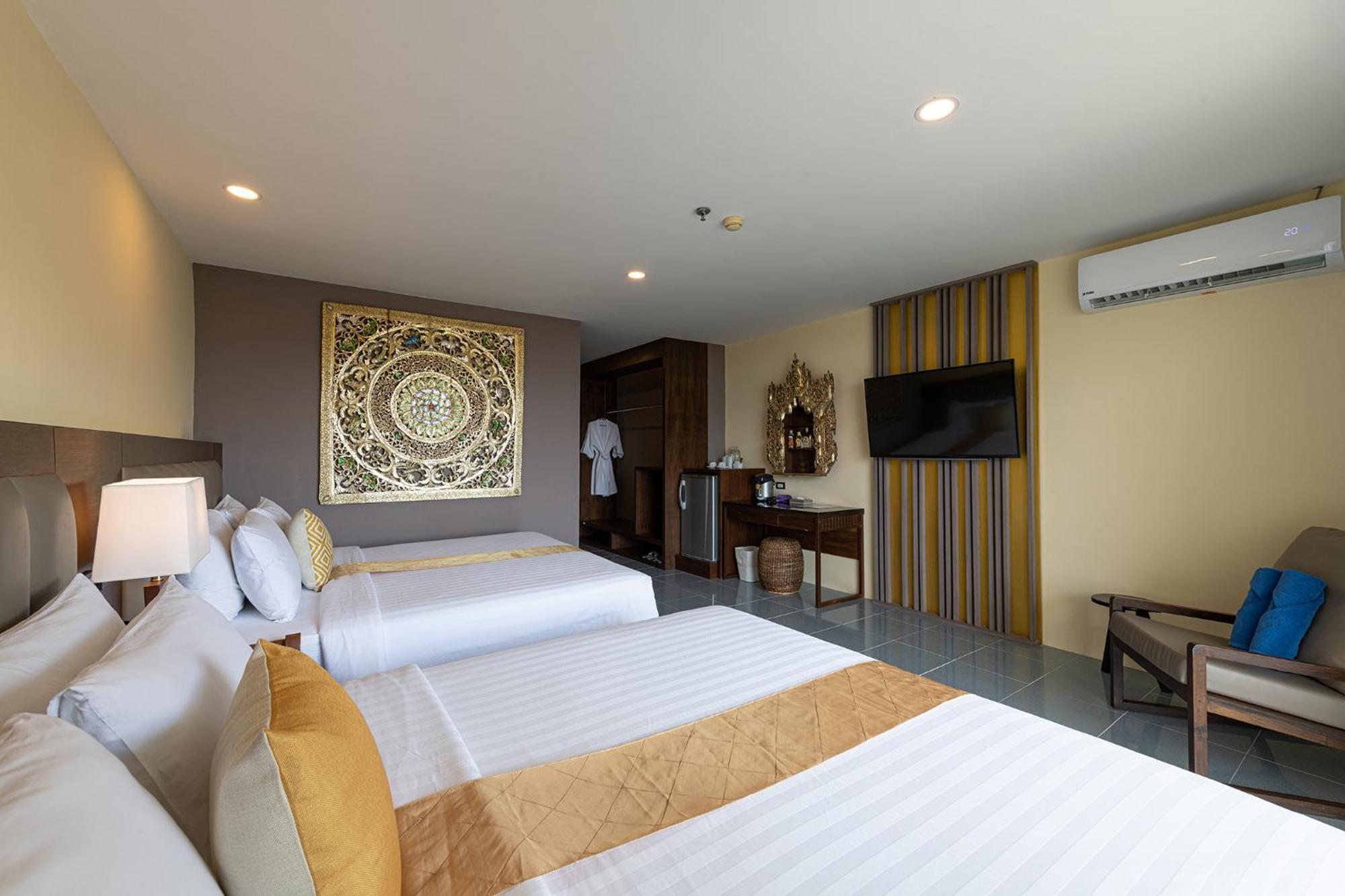 Blue Beach Grand Resort And Spa In Chalong Phuket By Dayuu Ban Saiyuan Esterno foto