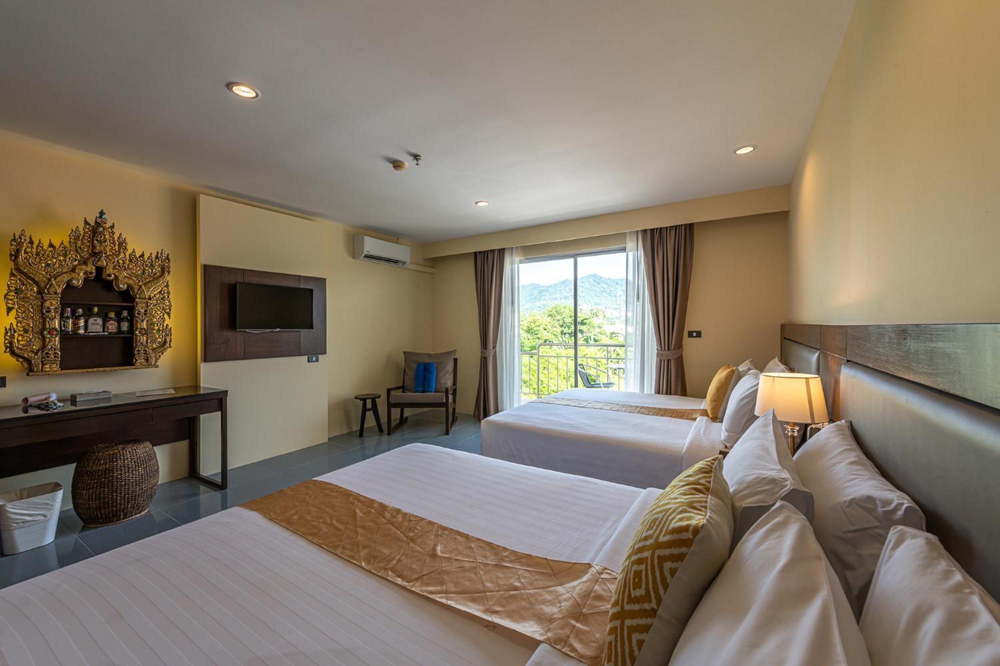 Blue Beach Grand Resort And Spa In Chalong Phuket By Dayuu Ban Saiyuan Esterno foto