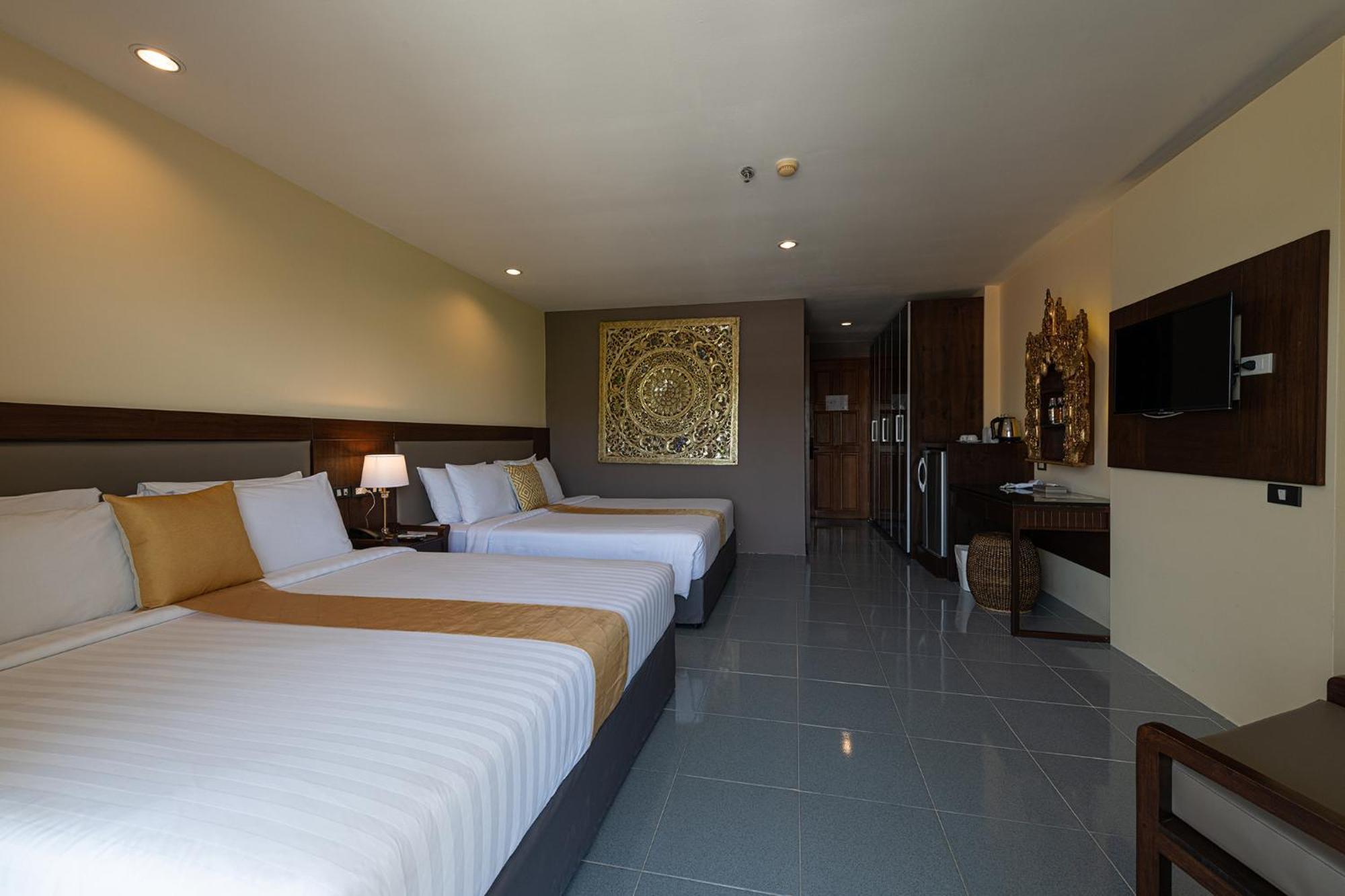 Blue Beach Grand Resort And Spa In Chalong Phuket By Dayuu Ban Saiyuan Esterno foto