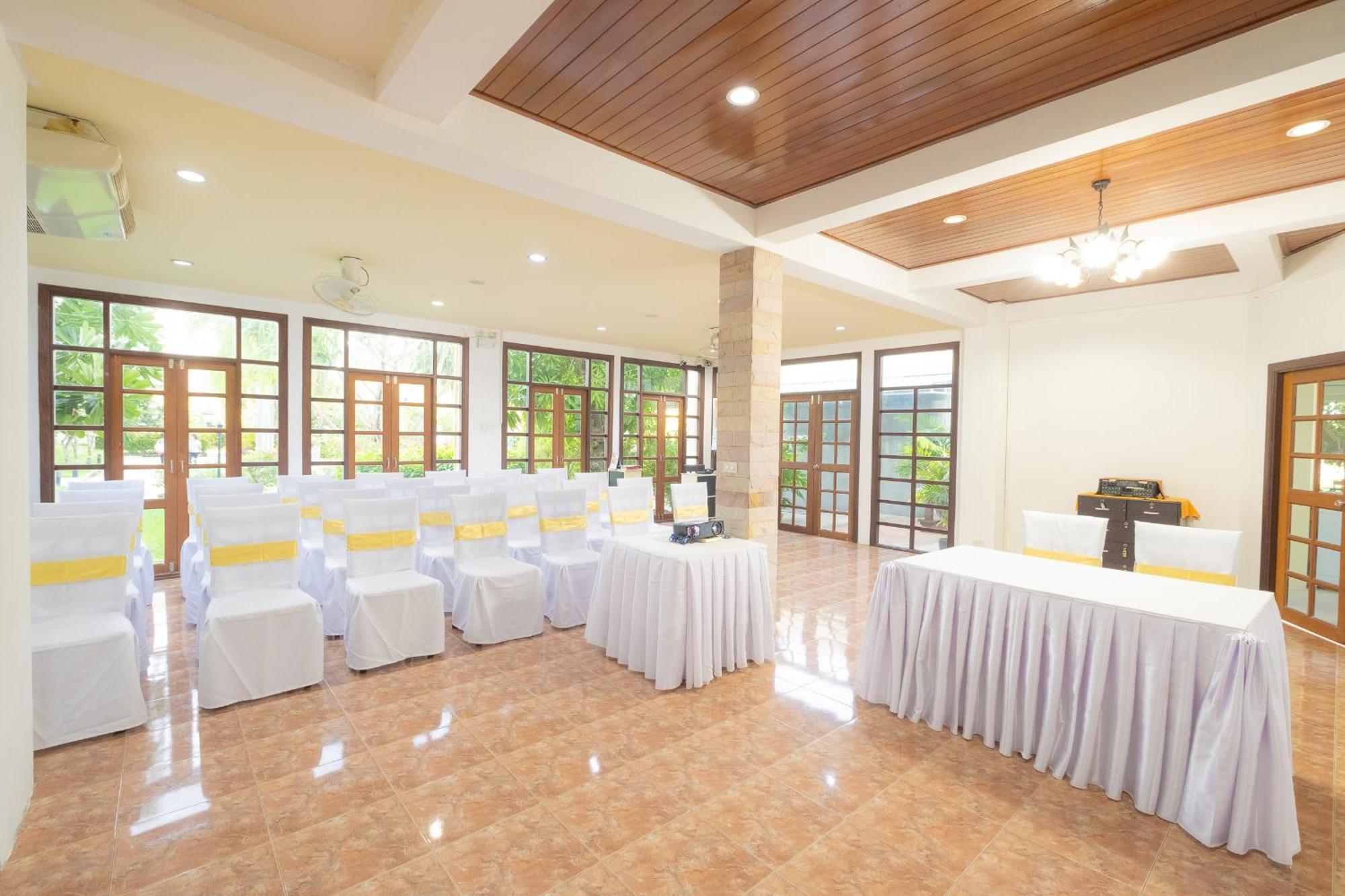 Blue Beach Grand Resort And Spa In Chalong Phuket By Dayuu Ban Saiyuan Esterno foto