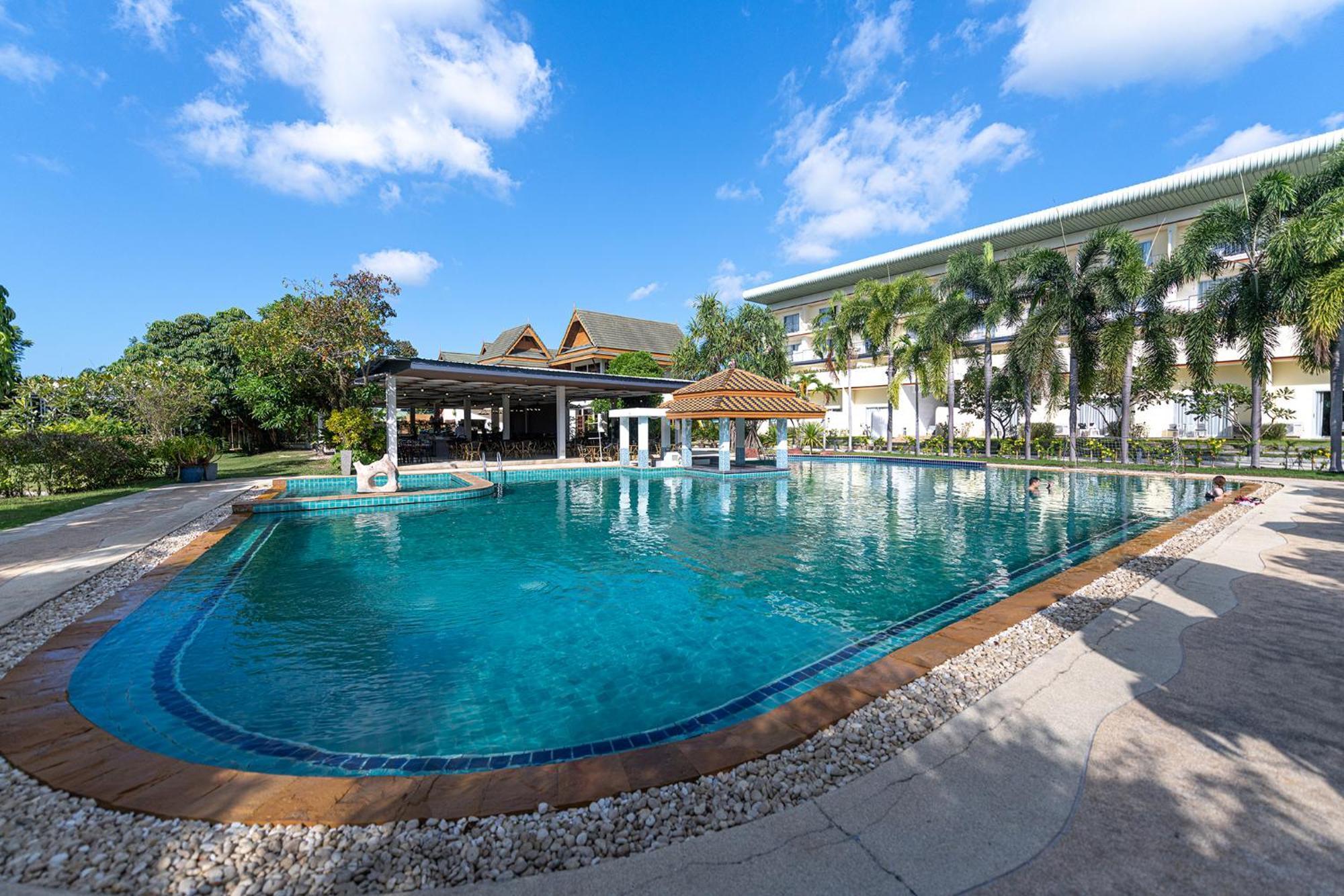 Blue Beach Grand Resort And Spa In Chalong Phuket By Dayuu Ban Saiyuan Esterno foto