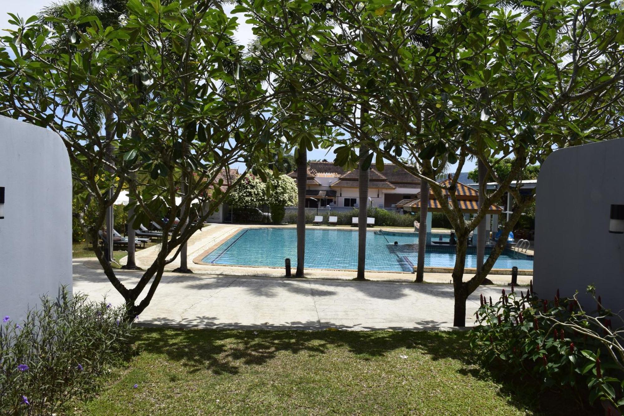 Blue Beach Grand Resort And Spa In Chalong Phuket By Dayuu Ban Saiyuan Esterno foto