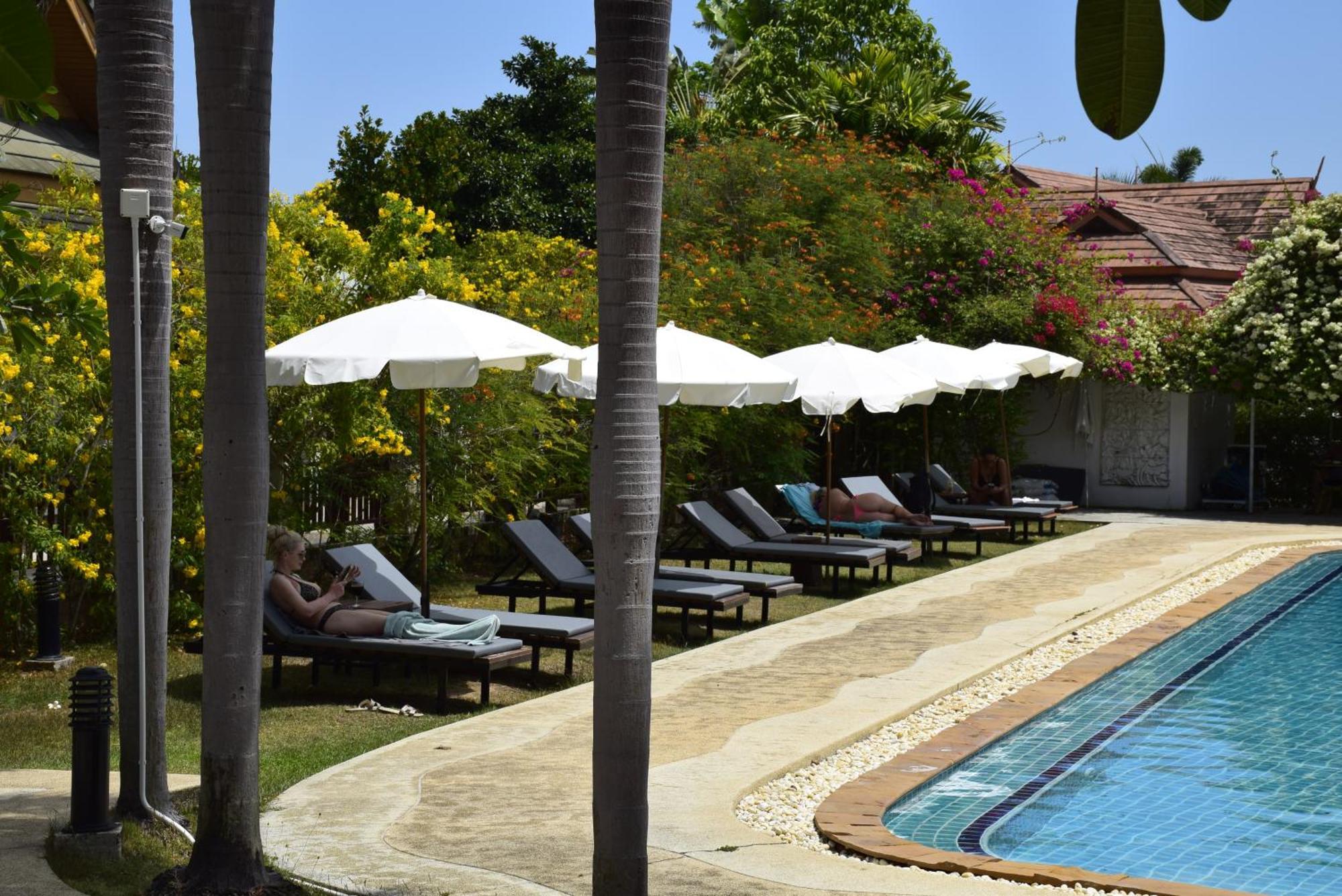 Blue Beach Grand Resort And Spa In Chalong Phuket By Dayuu Ban Saiyuan Esterno foto