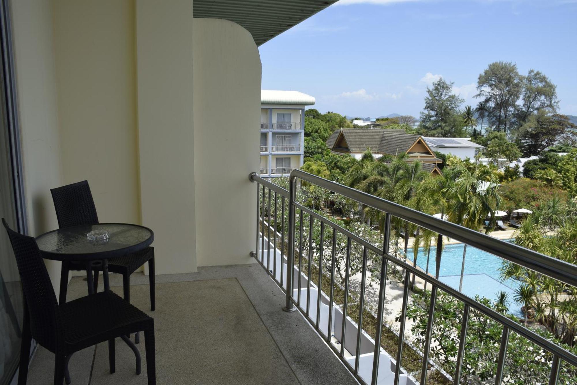 Blue Beach Grand Resort And Spa In Chalong Phuket By Dayuu Ban Saiyuan Esterno foto