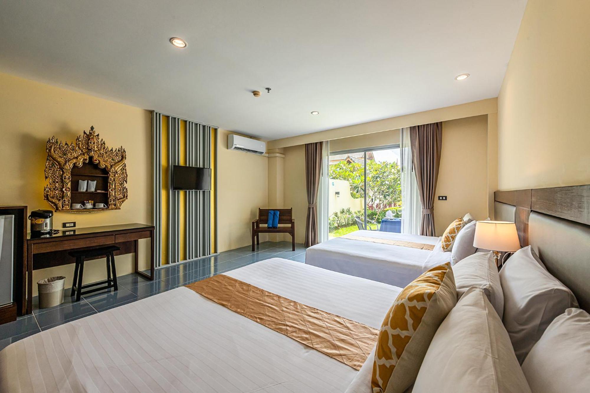 Blue Beach Grand Resort And Spa In Chalong Phuket By Dayuu Ban Saiyuan Esterno foto
