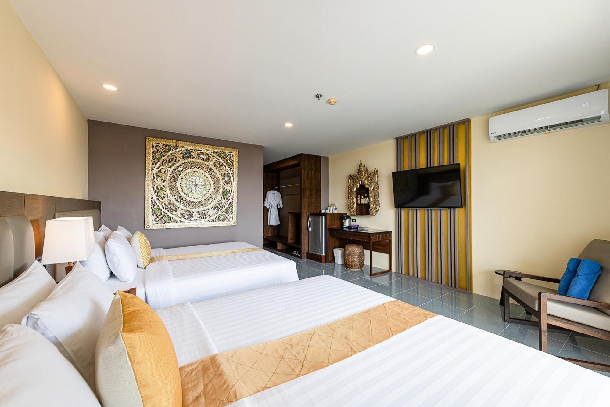 Blue Beach Grand Resort And Spa In Chalong Phuket By Dayuu Ban Saiyuan Esterno foto